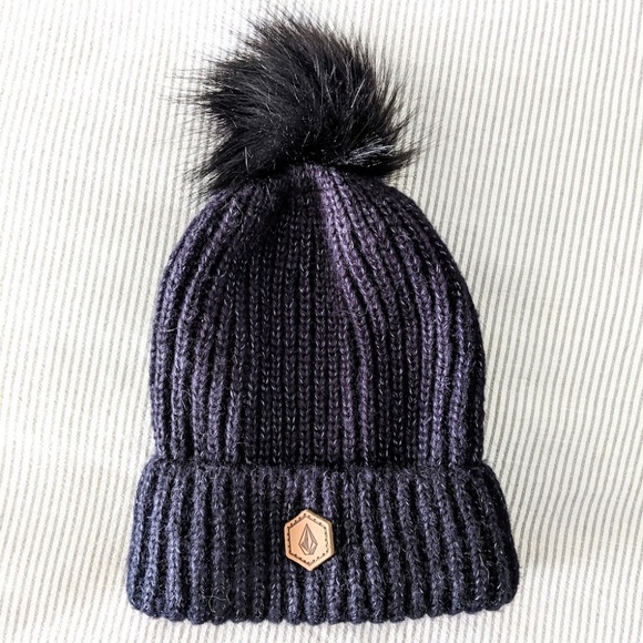 NWOT Volcom Lula Beanie - Picture 1 of 3